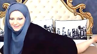teaser: thick girl with hijab shaking fat ass