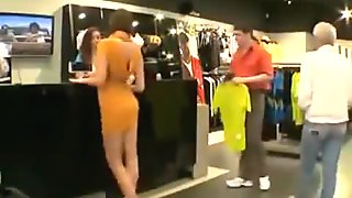 PAWG Babe Flashes Her Ass At Clothes Store