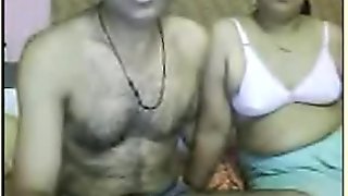 Aunty dan bapa saudara pergi bogel mengeluarkan pakaian di mms webcam