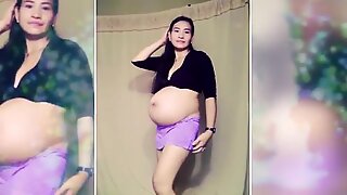 Dans and teasing gravide păpuşică