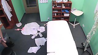 Petite big ass patient bangs her doctor