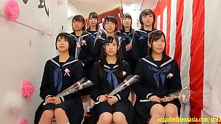 Japoneza școlilor s-au întâlnit și au avut un sex în Grup chiar la școală.